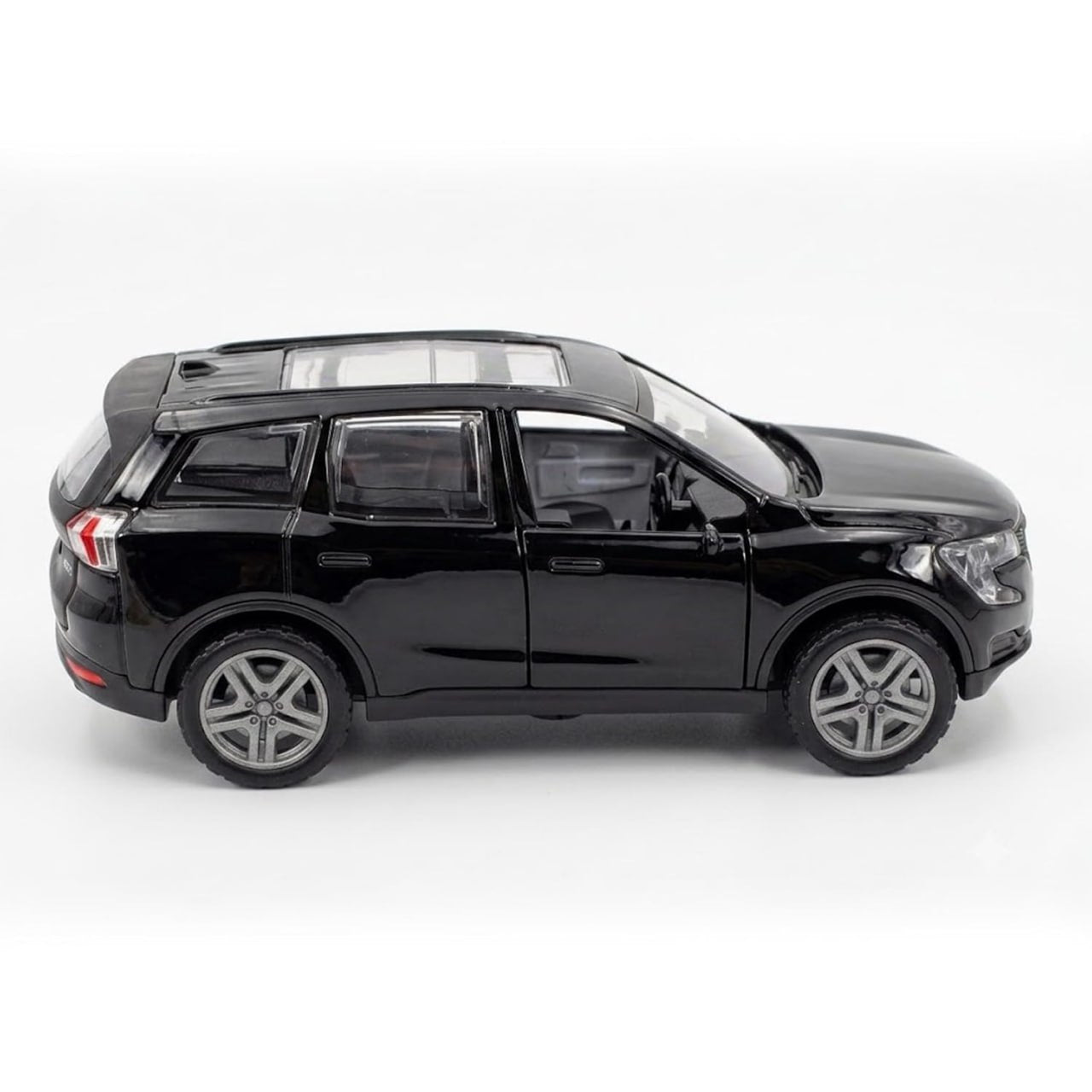 XUV 700 Diecast Toy Car 1:36 Scale Metal Model SUV with Openable Doors & Boot