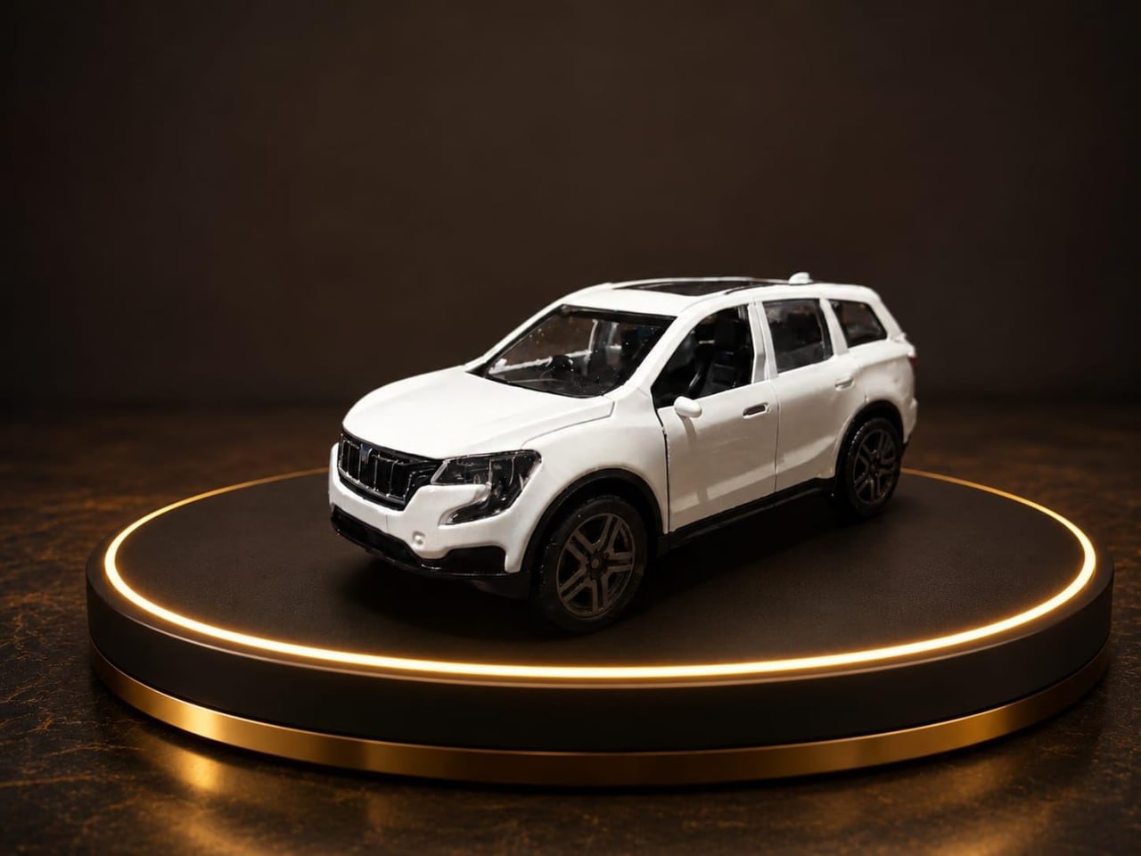 XUV 700 Diecast Toy Car 1:36 Scale Metal Model SUV with Openable Doors & Boot