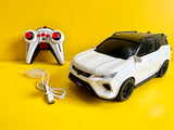 Fortuner VIP Legender from, 1:16 Scale, 2.4 ghz Remote Control, Smoke Effect